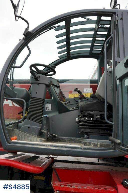 Magni RTH 6,30 SH-M/C Around turning telescopic loader - Teleszkópos rakodó: 2 kép. Magni RTH 6,30 SH-M/C Around turning telescopic loader - Teleszkópos rakodó: 2 kép.
