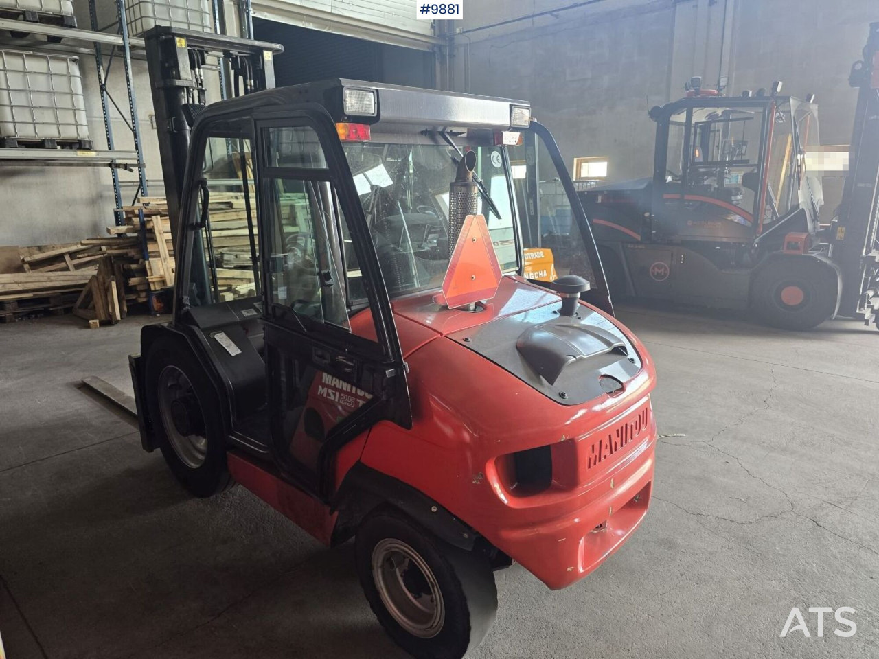 Manitou diesel truck - Dízel targonca: 3 kép. Manitou diesel truck - Dízel targonca: 3 kép.