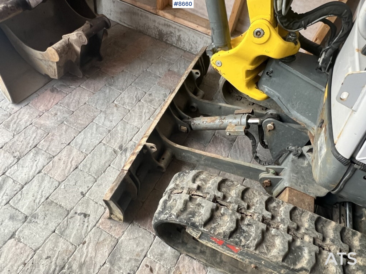 Mini excavator - Wacker Neuson 2003RD - Kotrógép: 4 kép. Mini excavator - Wacker Neuson 2003RD - Kotrógép: 4 kép.