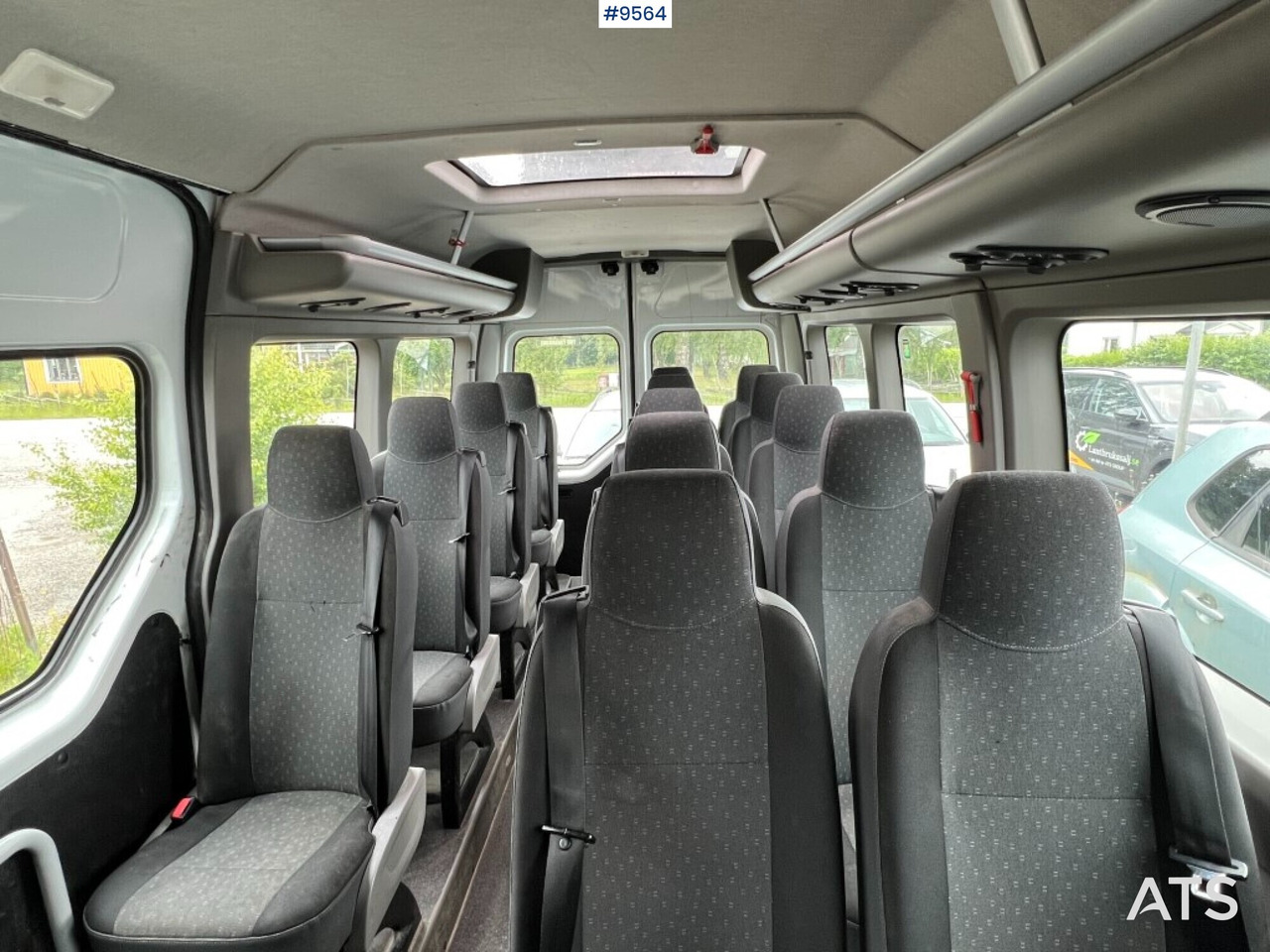 Minibus - 16-seater bus - Opel Movano - Minibusz, Kisbusz: 5 kép. Minibus - 16-seater bus - Opel Movano - Minibusz, Kisbusz: 5 kép.