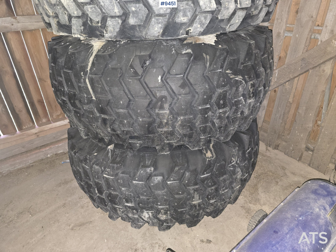 NOKIAN TIRE AND RIM FOR HUDDIG - Építőipari berendezések: 2 kép. NOKIAN TIRE AND RIM FOR HUDDIG - Építőipari berendezések: 2 kép.