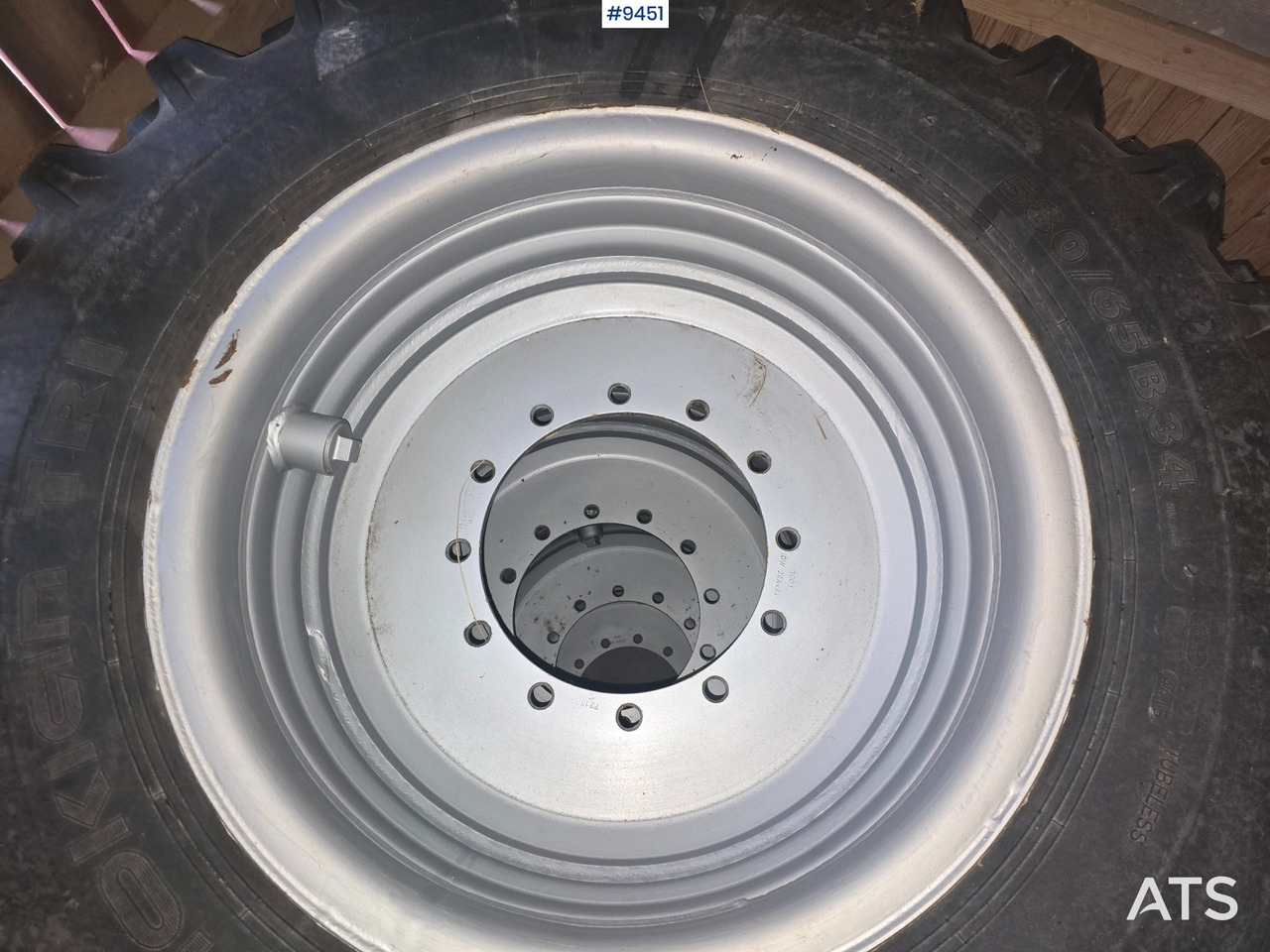 NOKIAN TIRE AND RIM FOR HUDDIG - Építőipari berendezések: 4 kép. NOKIAN TIRE AND RIM FOR HUDDIG - Építőipari berendezések: 4 kép.