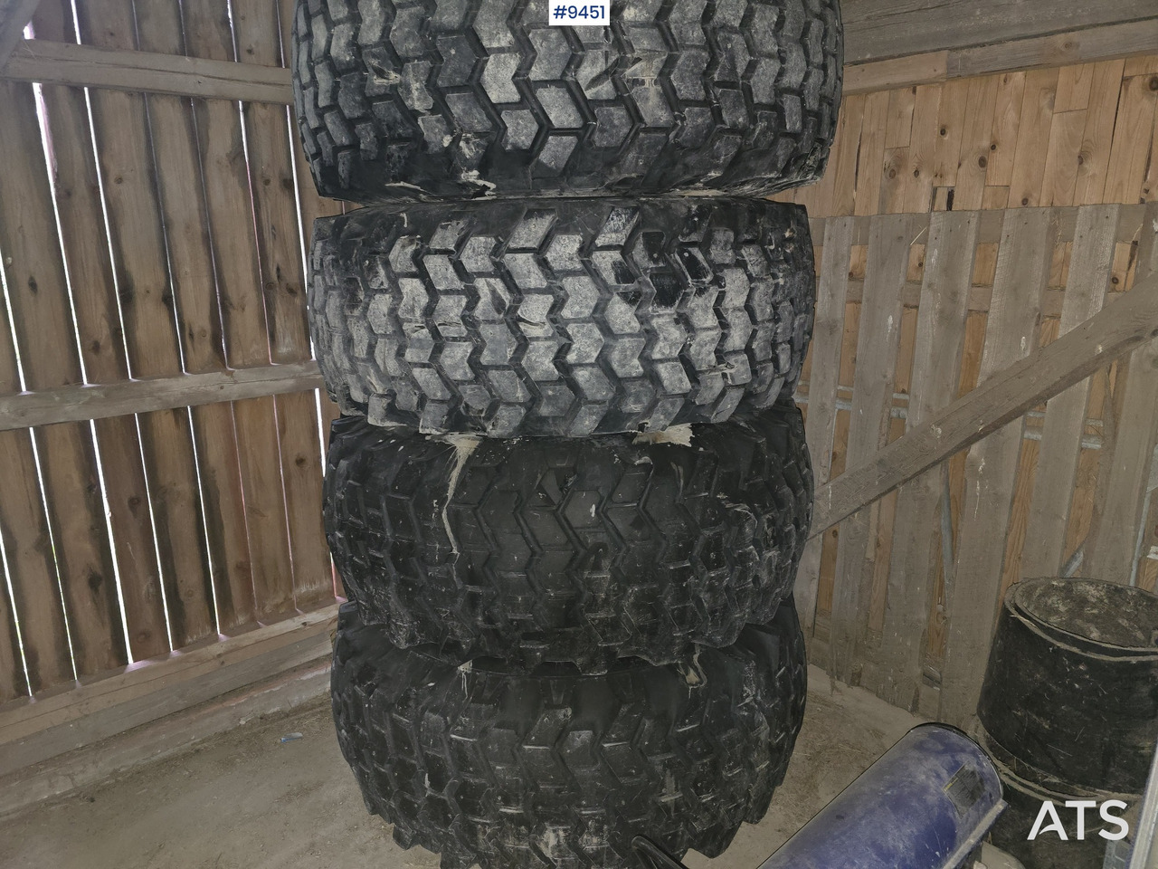 NOKIAN TIRE AND RIM FOR HUDDIG - Építőipari berendezések: 1 kép. NOKIAN TIRE AND RIM FOR HUDDIG - Építőipari berendezések: 1 kép.