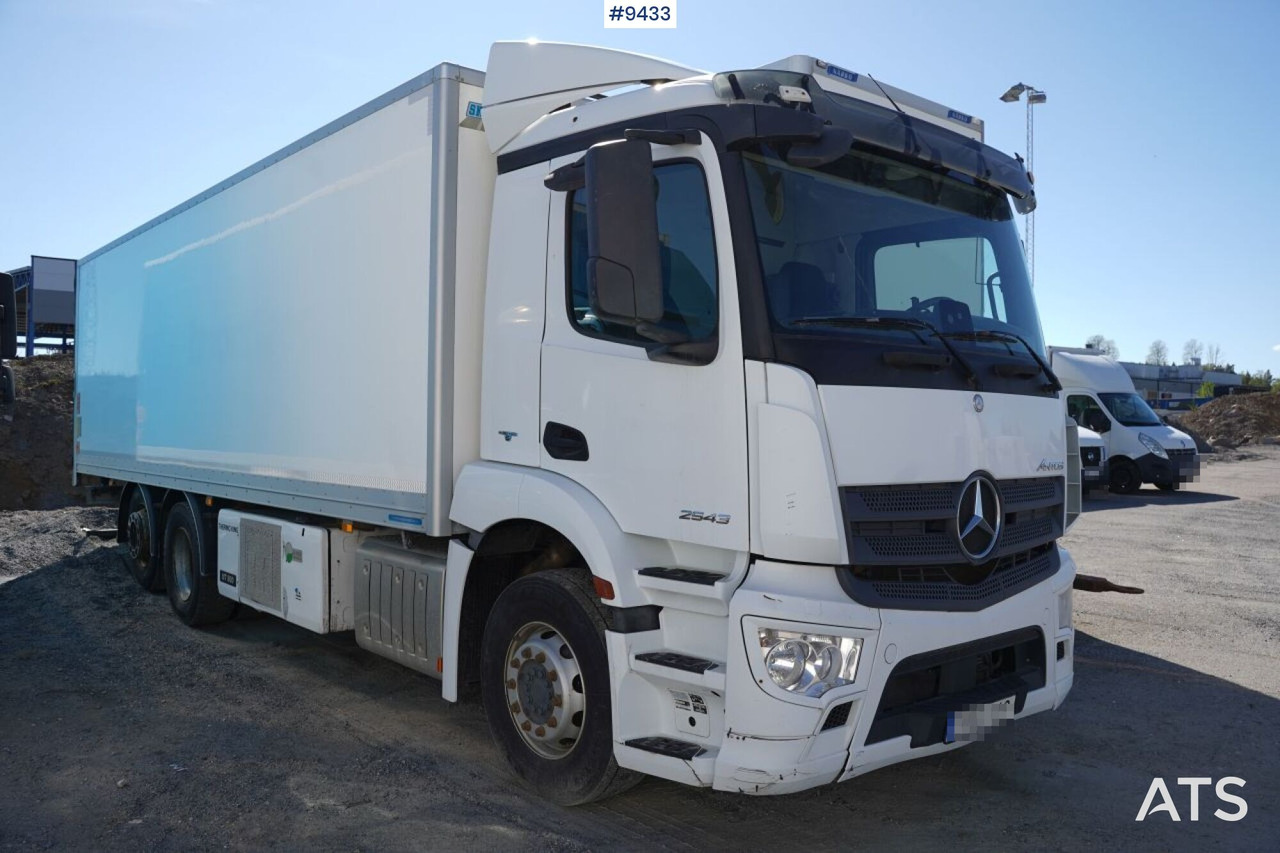 Refrigerated Box truck Mercedes Antos with tail lift (SEE VIDEO) - Hűtős teherautó: 2 kép. Refrigerated Box truck Mercedes Antos with tail lift (SEE VIDEO) - Hűtős teherautó: 2 kép.