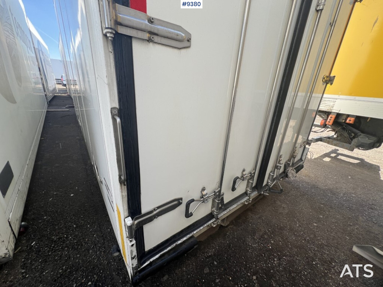 Refrigerated trailer cabinet Ekeri - Hűtős felépítmény: 5 kép. Refrigerated trailer cabinet Ekeri - Hűtős felépítmény: 5 kép.
