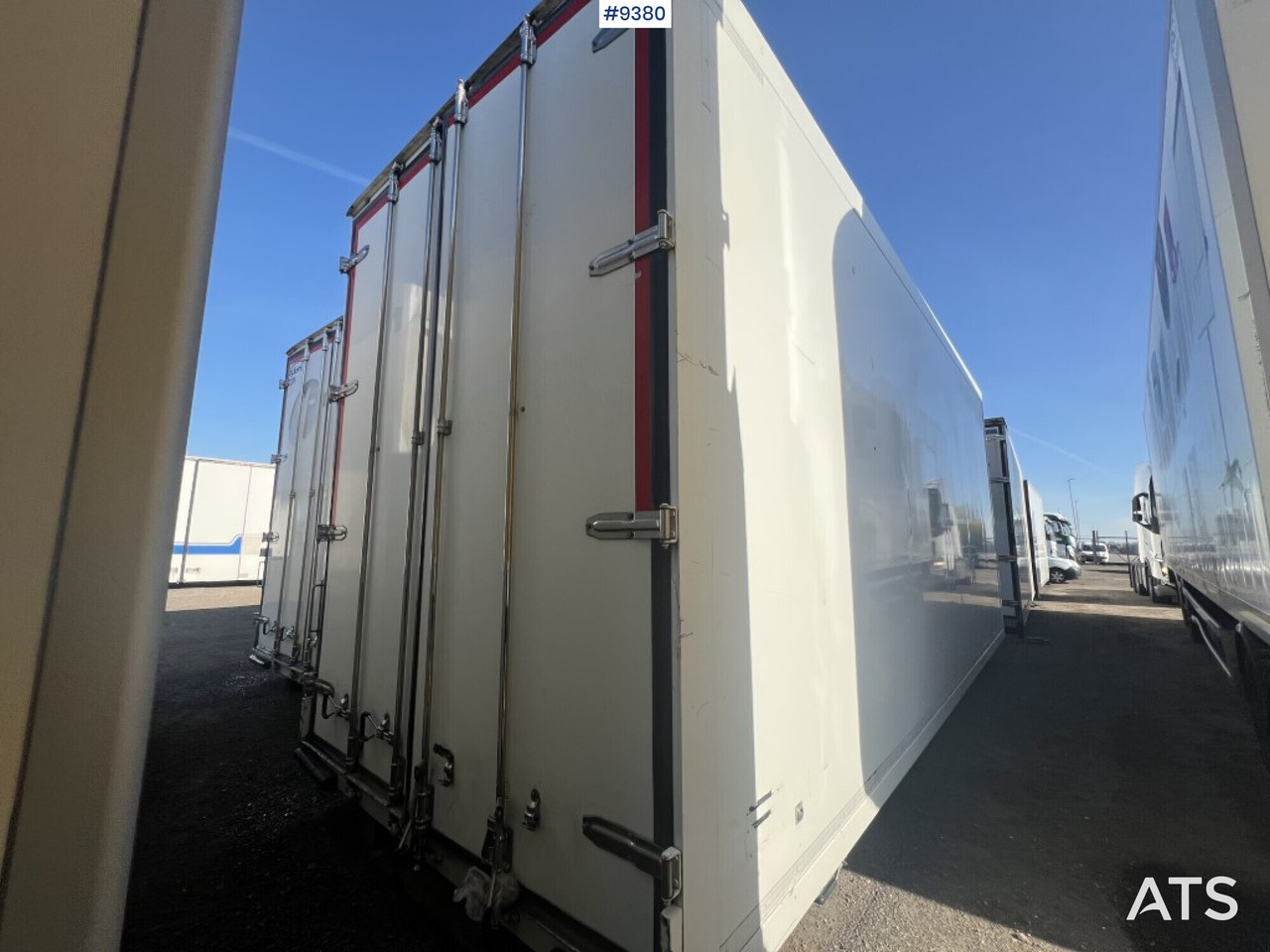 Refrigerated trailer cabinet Ekeri - Hűtős felépítmény: 1 kép. Refrigerated trailer cabinet Ekeri - Hűtős felépítmény: 1 kép.