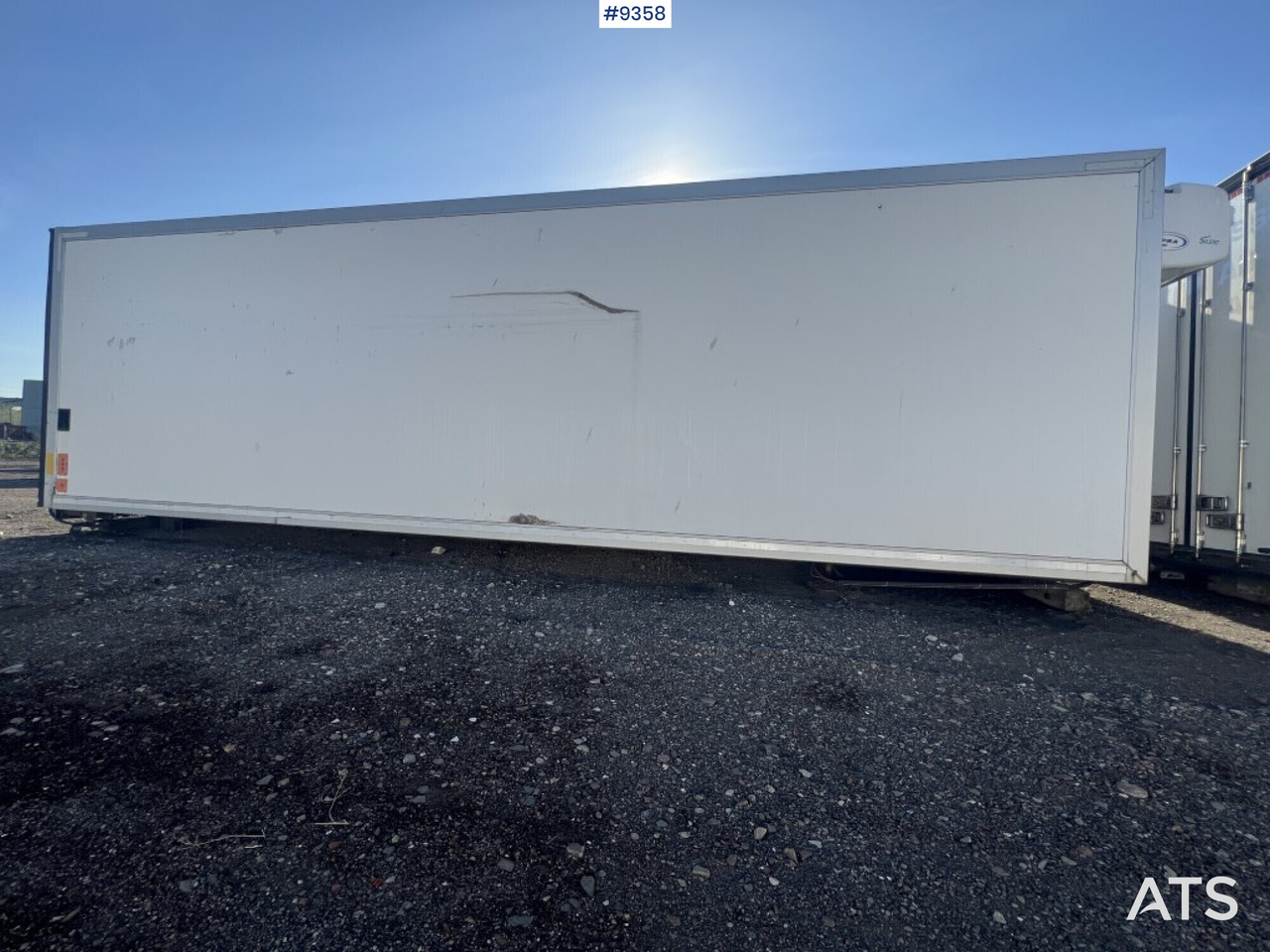 Refrigerated trailer cabinet FOKOR - Hűtős felépítmény: 3 kép. Refrigerated trailer cabinet FOKOR - Hűtős felépítmény: 3 kép.