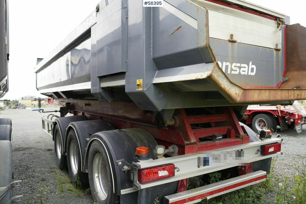 SLP Tipper Trailer - Félpótkocsi billenőplatós: 2 kép. SLP Tipper Trailer - Félpótkocsi billenőplatós: 2 kép.