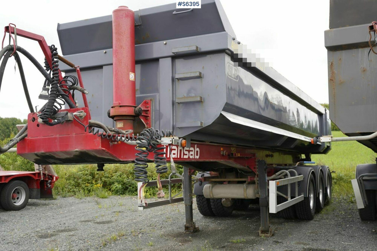 SLP Tipper Trailer - Félpótkocsi billenőplatós: 1 kép. SLP Tipper Trailer - Félpótkocsi billenőplatós: 1 kép.