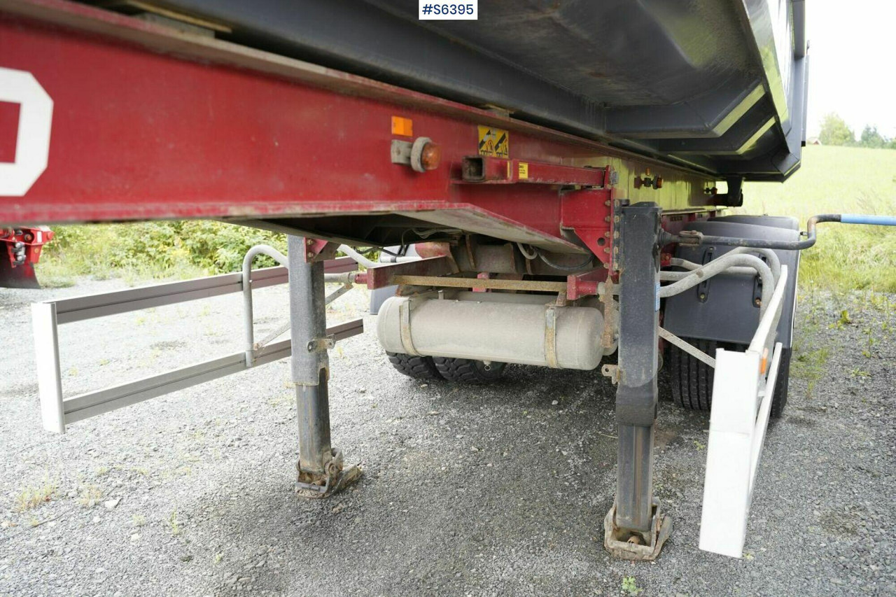 SLP Tipper Trailer - Félpótkocsi billenőplatós: 5 kép. SLP Tipper Trailer - Félpótkocsi billenőplatós: 5 kép.