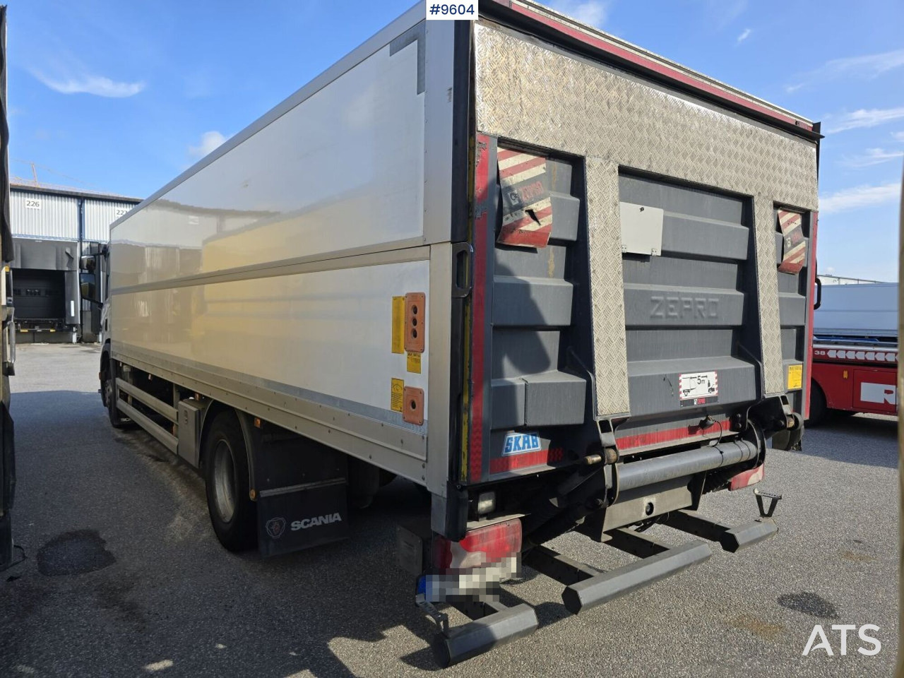 Scania P250 Liftable and lowerable body - Dobozos felépítményű teherautó: 4 kép. Scania P250 Liftable and lowerable body - Dobozos felépítményű teherautó: 4 kép.