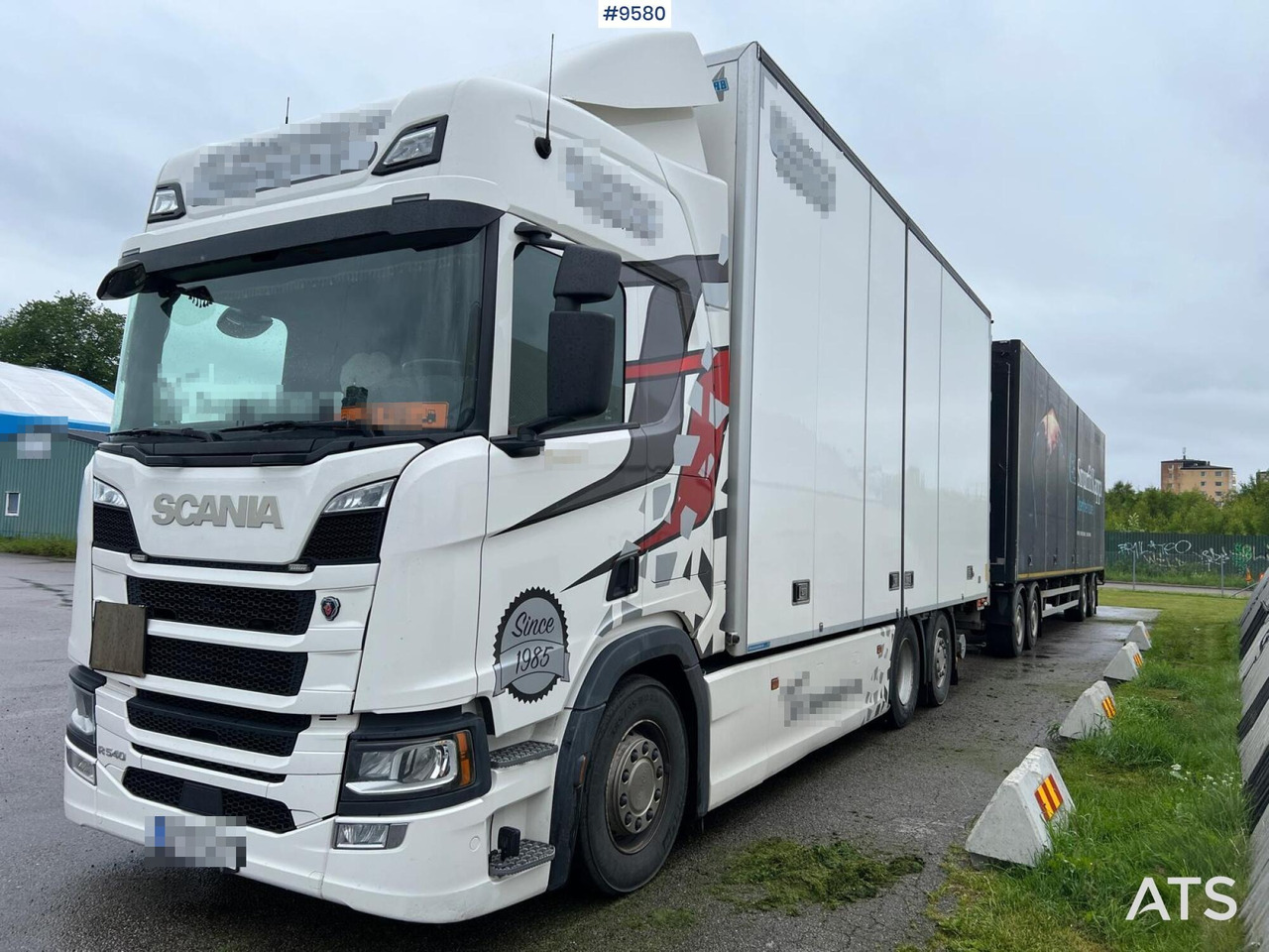 Scania R540 Box truck with trailer - Dobozos felépítményű teherautó: 1 kép. Scania R540 Box truck with trailer - Dobozos felépítményű teherautó: 1 kép.
