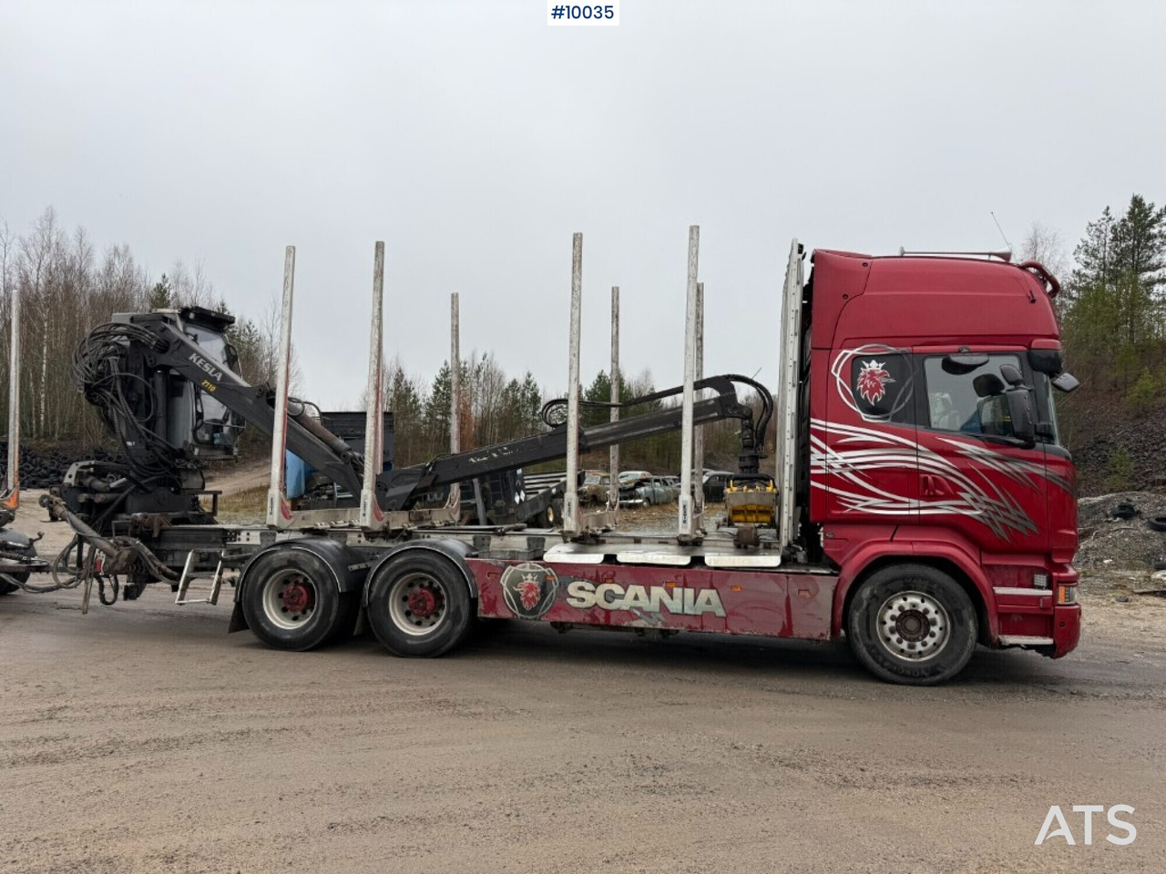 Scania R730 timber truck with crane and trailer (VIDEO) - Rönkszállító teherautó, Darus autó: 3 kép. Scania R730 timber truck with crane and trailer (VIDEO) - Rönkszállító teherautó, Darus autó: 3 kép.