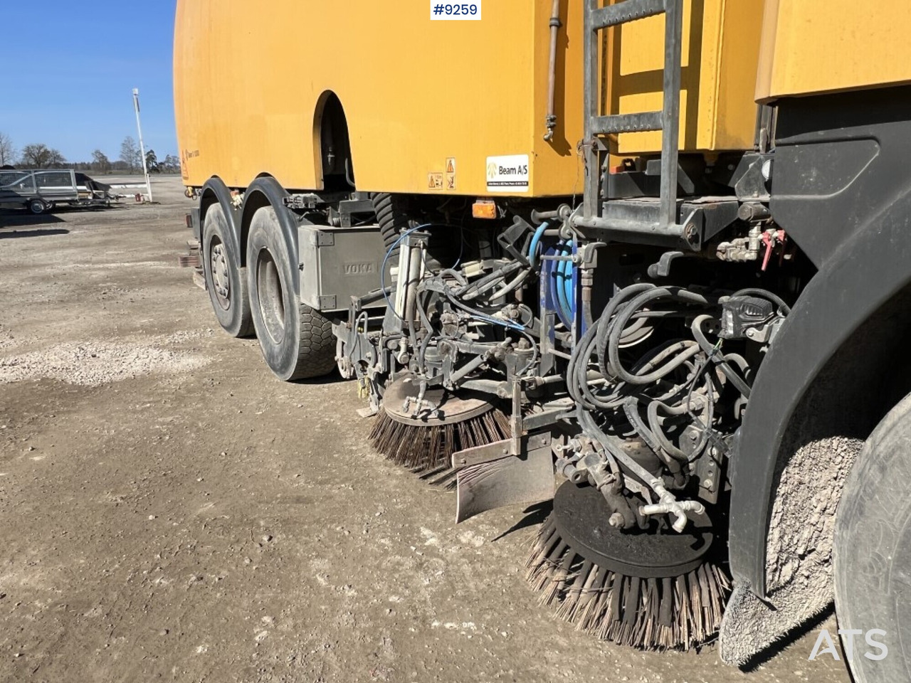 Scania sweeper truck with Johnston Beam sweeper (VIDEO) - Utcaseprő gép: 4 kép. Scania sweeper truck with Johnston Beam sweeper (VIDEO) - Utcaseprő gép: 4 kép.