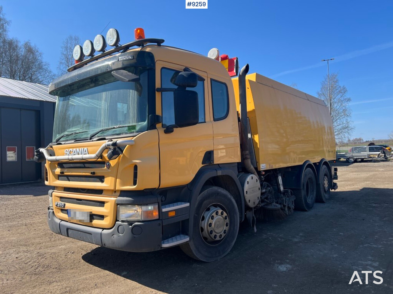 Scania sweeper truck with Johnston Beam sweeper (VIDEO) - Utcaseprő gép: 1 kép. Scania sweeper truck with Johnston Beam sweeper (VIDEO) - Utcaseprő gép: 1 kép.