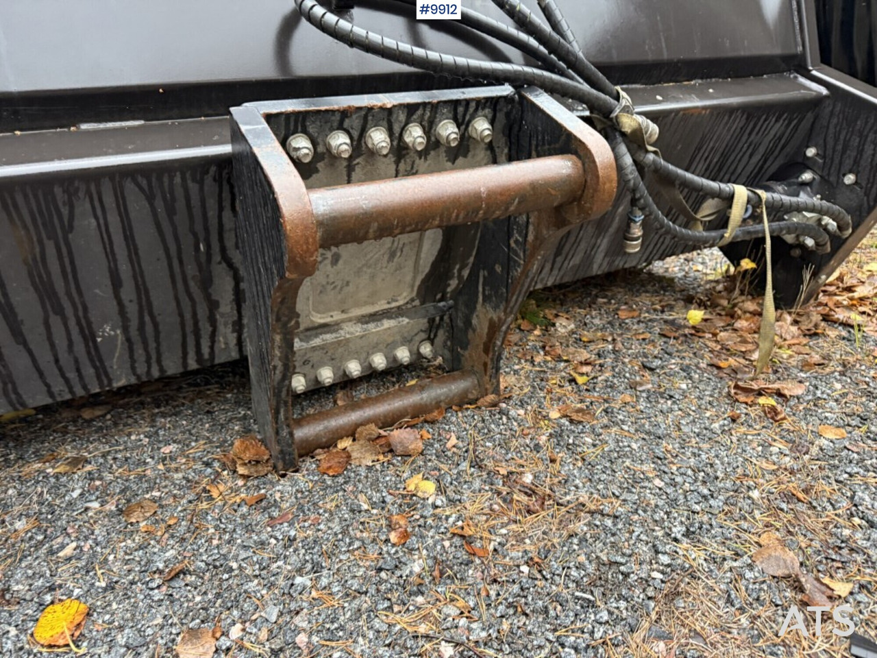 Sweeper Engcon SOP-SR1800-S60 - Ferde seprő: 4 kép. Sweeper Engcon SOP-SR1800-S60 - Ferde seprő: 4 kép.