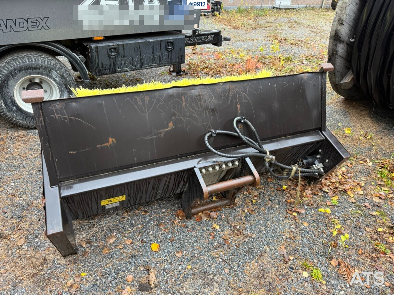 Sweeper Engcon SOP-SR1800-S60 - Ferde seprő: 2 kép. Sweeper Engcon SOP-SR1800-S60 - Ferde seprő: 2 kép.