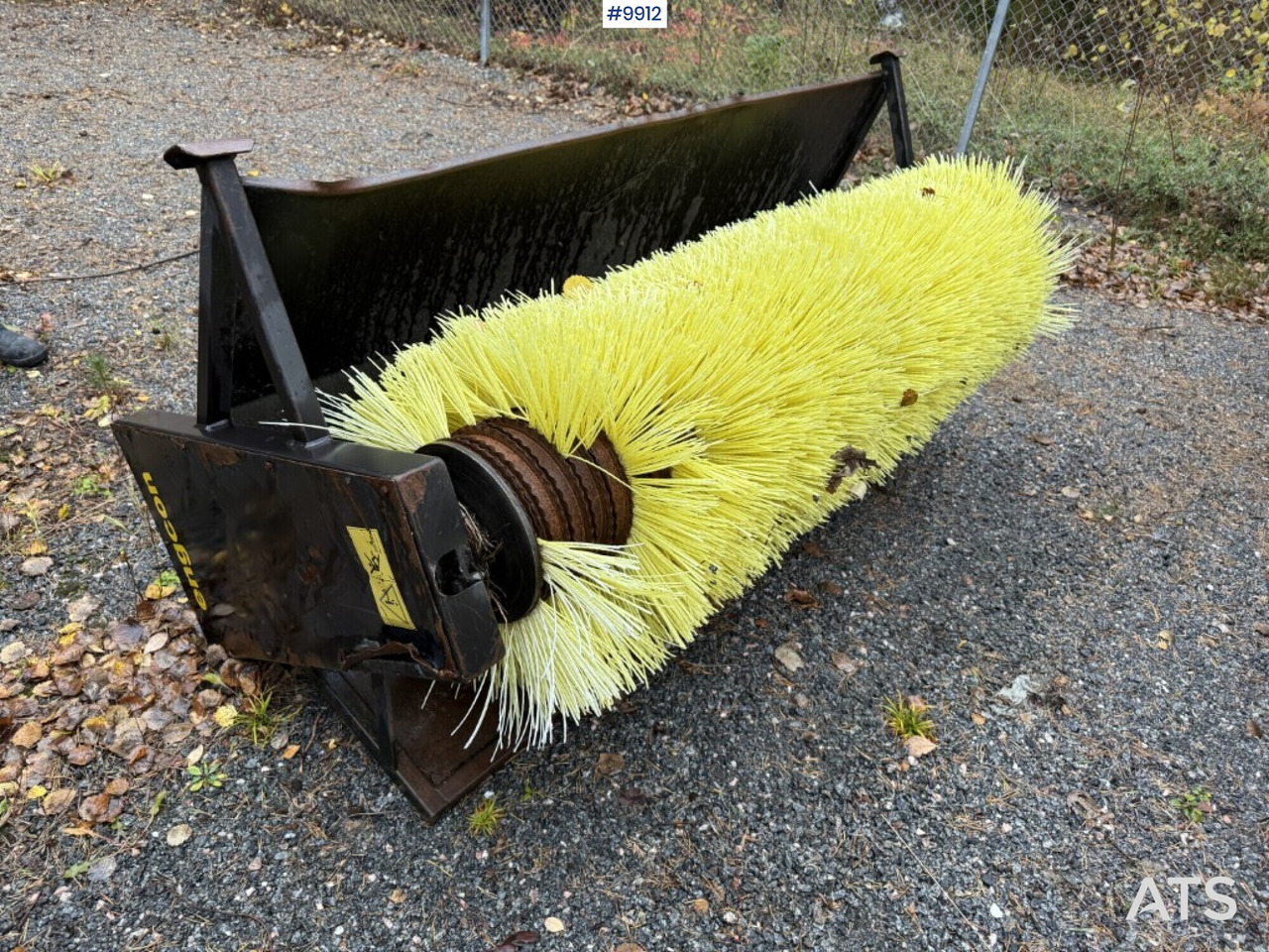 Sweeper Engcon SOP-SR1800-S60 - Ferde seprő: 5 kép. Sweeper Engcon SOP-SR1800-S60 - Ferde seprő: 5 kép.