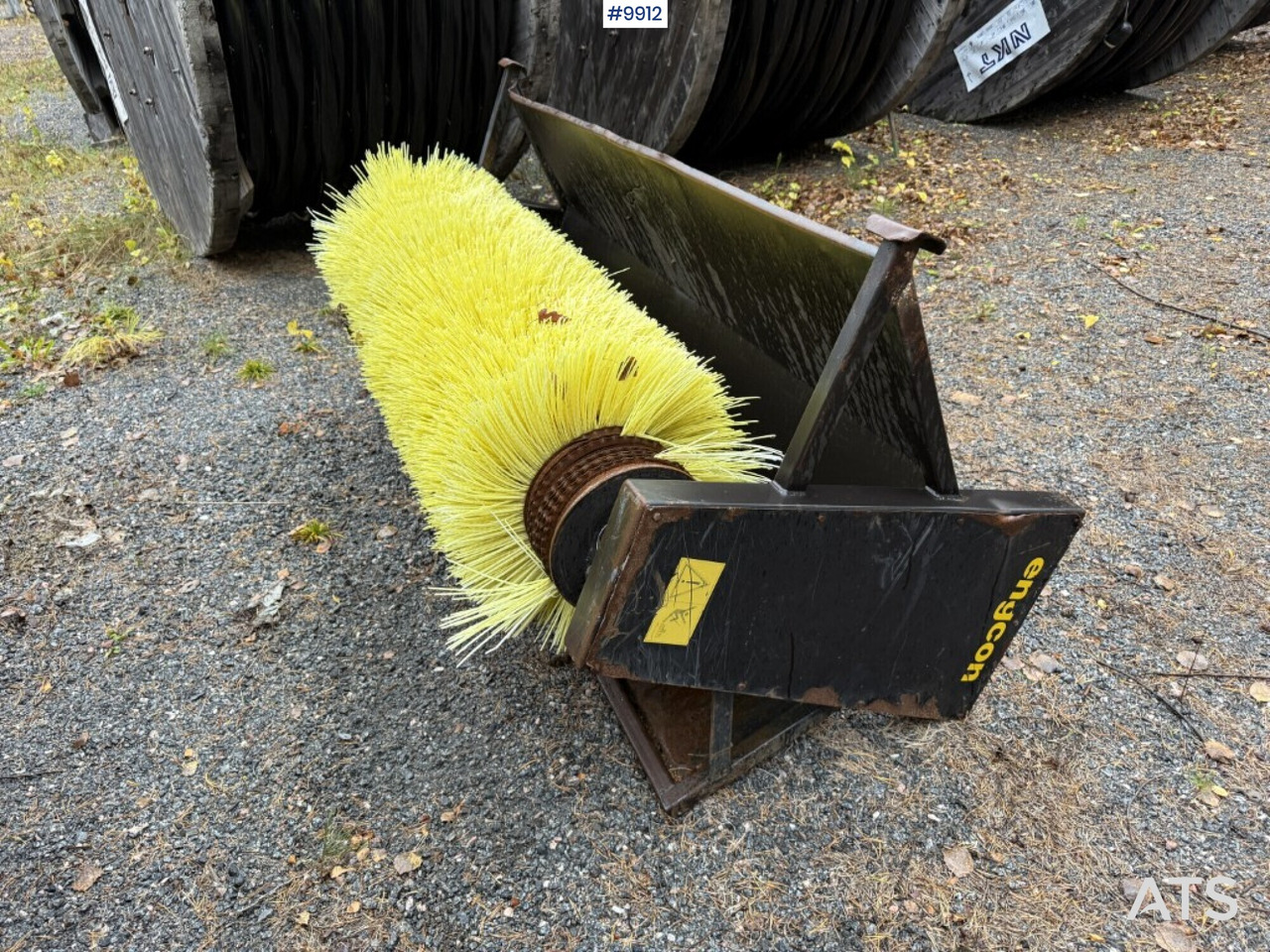 Sweeper Engcon SOP-SR1800-S60 - Ferde seprő: 1 kép. Sweeper Engcon SOP-SR1800-S60 - Ferde seprő: 1 kép.