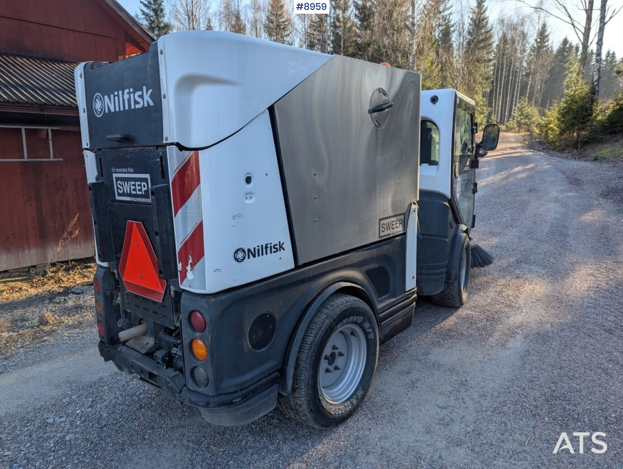 Sweeper Nilfisk City Ranger (SEE VIDEO) - Utcaseprő gép: 4 kép. Sweeper Nilfisk City Ranger (SEE VIDEO) - Utcaseprő gép: 4 kép.