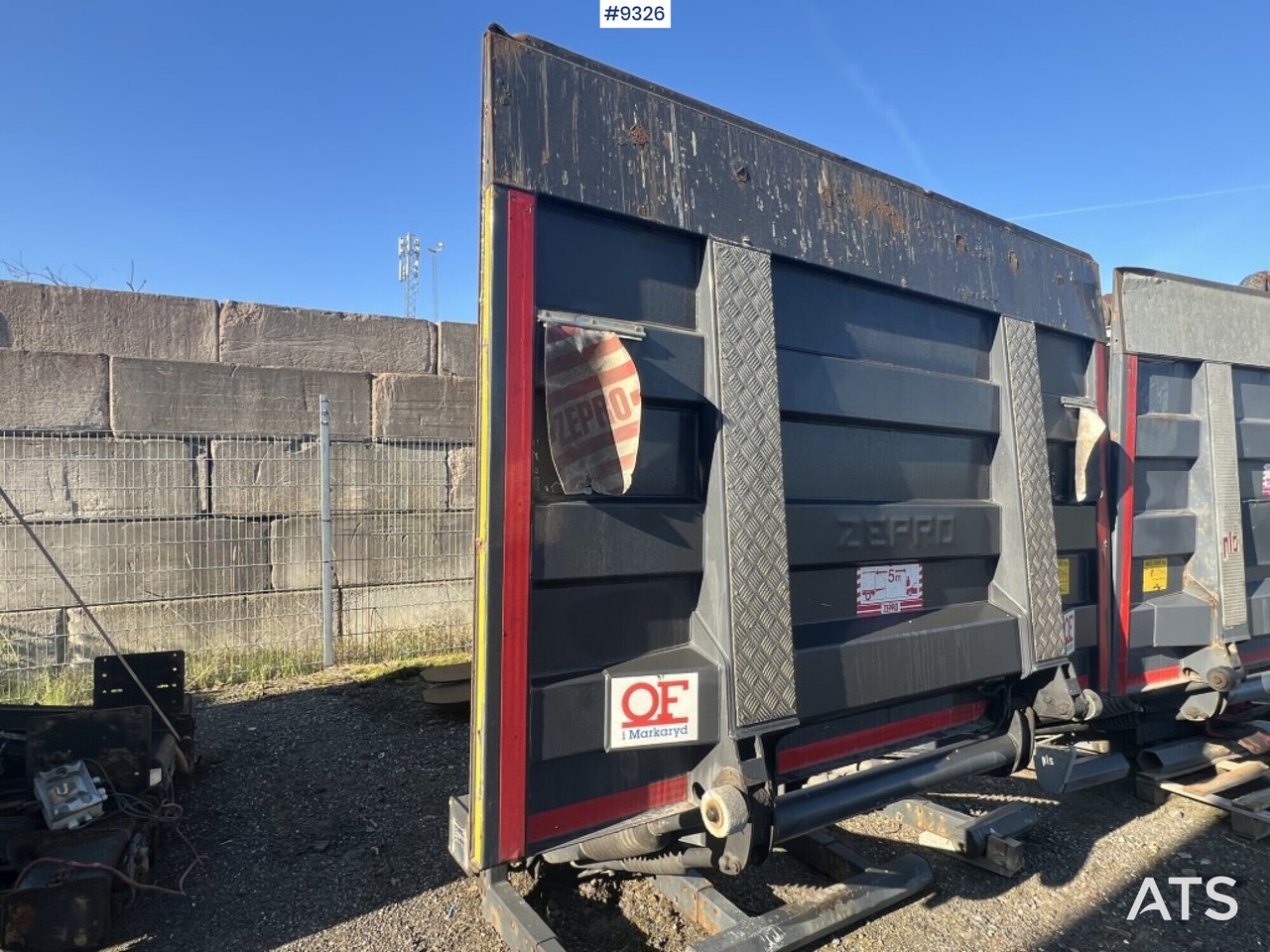 Tail lift Zepro Z2000-175MA - Emelőhátfal: 2 kép. Tail lift Zepro Z2000-175MA - Emelőhátfal: 2 kép.