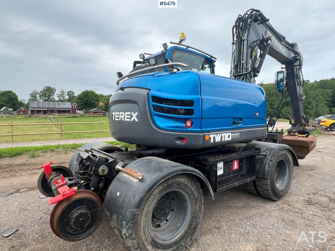 Terex TW 110 Railway machine (VIDEO) - Gumikerekes kotró: 4 kép. Terex TW 110 Railway machine (VIDEO) - Gumikerekes kotró: 4 kép.