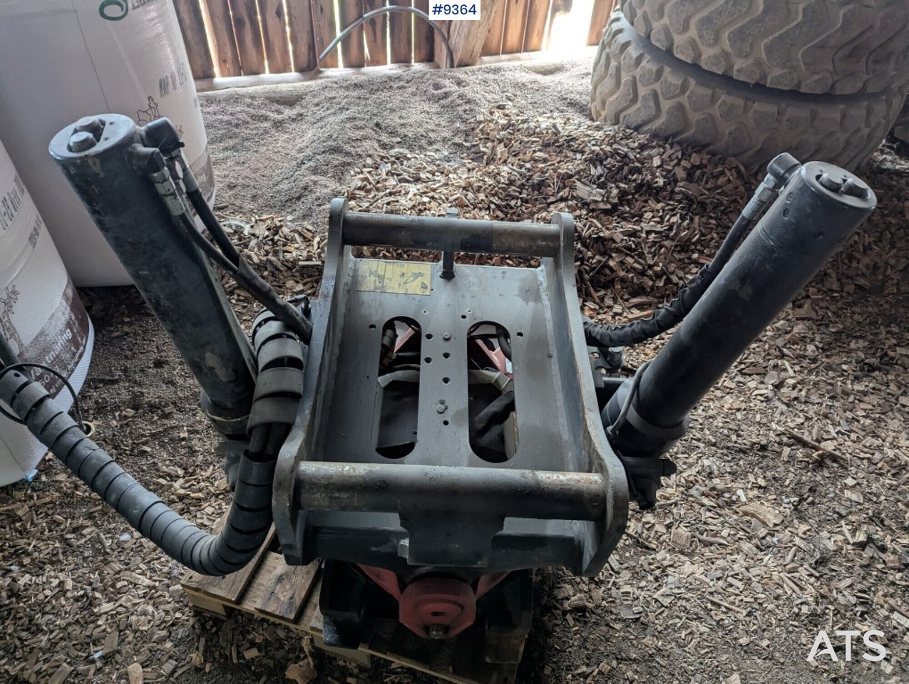 Tiltrotator Rotortilt R6 with gripper cassette - Építőipari berendezések: 3 kép. Tiltrotator Rotortilt R6 with gripper cassette - Építőipari berendezések: 3 kép.