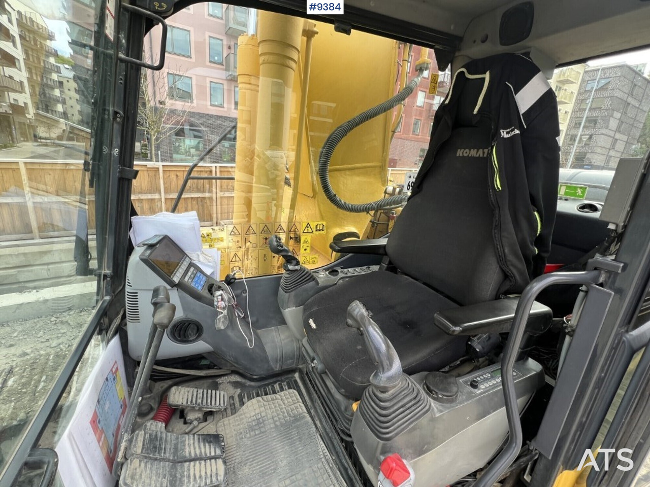 Tracked excavator Komatsu PC210LC (VIDEO) - Lánctalpas kotró: 5 kép. Tracked excavator Komatsu PC210LC (VIDEO) - Lánctalpas kotró: 5 kép.