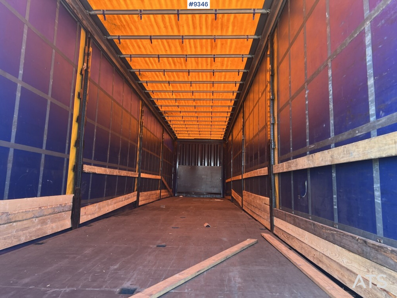 Trailer - KRONE SD - Ponyvás félpótkocsi: 4 kép. Trailer - KRONE SD - Ponyvás félpótkocsi: 4 kép.