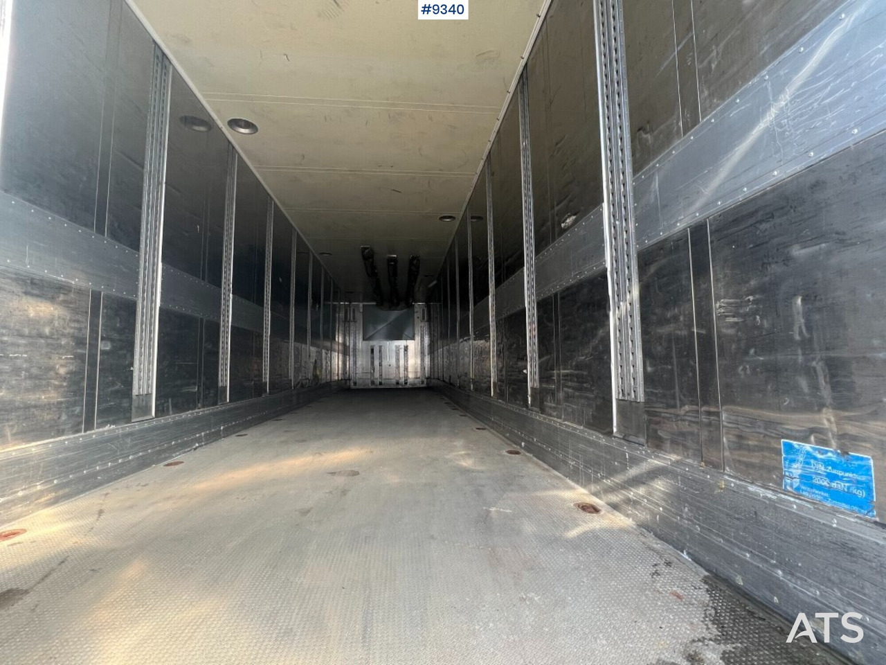 Trailer - SCHMITZ SKO 24 - Félpótkocsi dobozos: 5 kép. Trailer - SCHMITZ SKO 24 - Félpótkocsi dobozos: 5 kép.