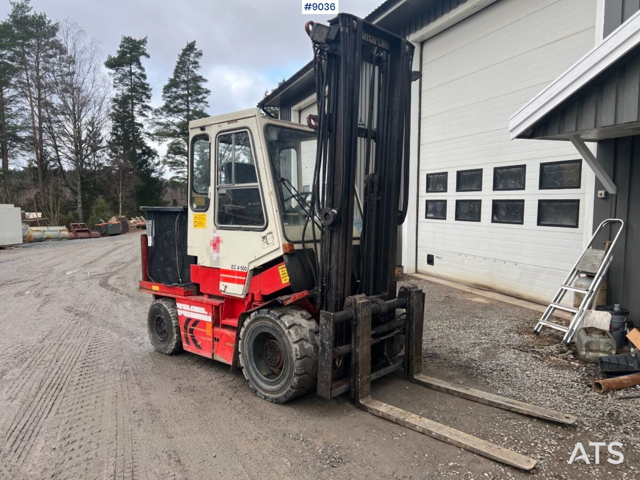 Truck Kalmar EB 4-500 with battery charger and extra tire - Villás targonca: 1 kép. Truck Kalmar EB 4-500 with battery charger and extra tire - Villás targonca: 1 kép.