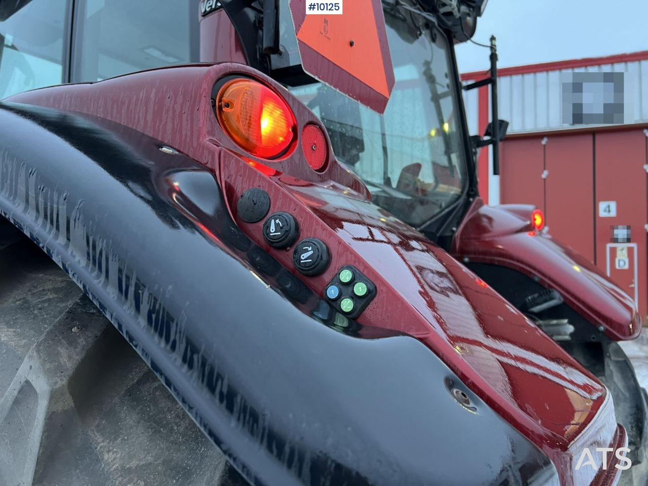 VALTRA T213 Tractor with plowing equipment - Kommunális traktor: 4 kép. VALTRA T213 Tractor with plowing equipment - Kommunális traktor: 4 kép.