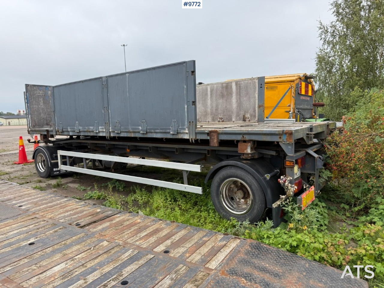 VAN HAAL R20 Hooklift body with removable flatbed - Multiliftes/ Konténerszállító pótkocsi, Platós felépítmény: 3 kép. VAN HAAL R20 Hooklift body with removable flatbed - Multiliftes/ Konténerszállító pótkocsi, Platós felépítmény: 3 kép.
