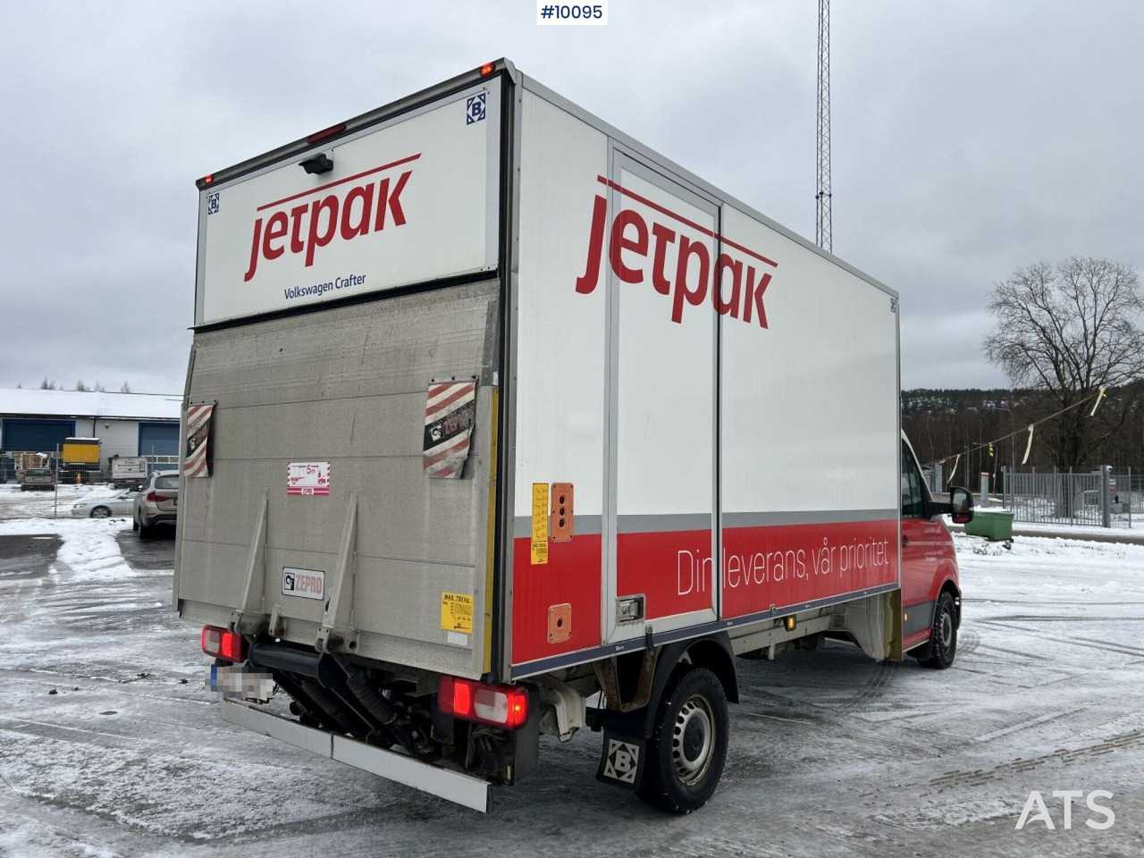 VOLKSWAGEN CRAFTER with tailgate lift - Dobozos kisteherautó: 4 kép. VOLKSWAGEN CRAFTER with tailgate lift - Dobozos kisteherautó: 4 kép.