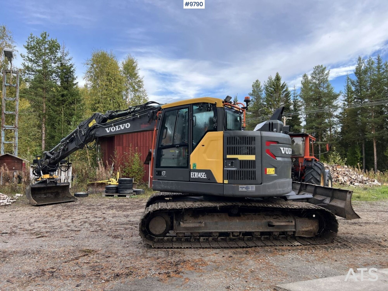 VOLVO ECR145 EL Excavator with attachments - Lánctalpas kotró: 5 kép. VOLVO ECR145 EL Excavator with attachments - Lánctalpas kotró: 5 kép.