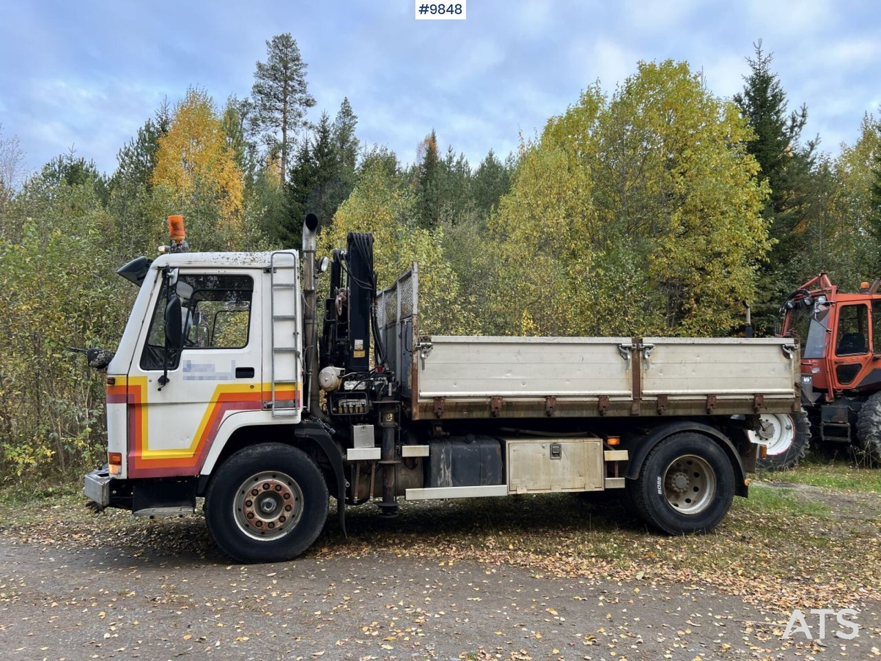 VOLVO FL7 4X2 Crane truck/Dump truck with Hiab071 crane - Billenőplatós teherautó, Darus autó: 3 kép. VOLVO FL7 4X2 Crane truck/Dump truck with Hiab071 crane - Billenőplatós teherautó, Darus autó: 3 kép.
