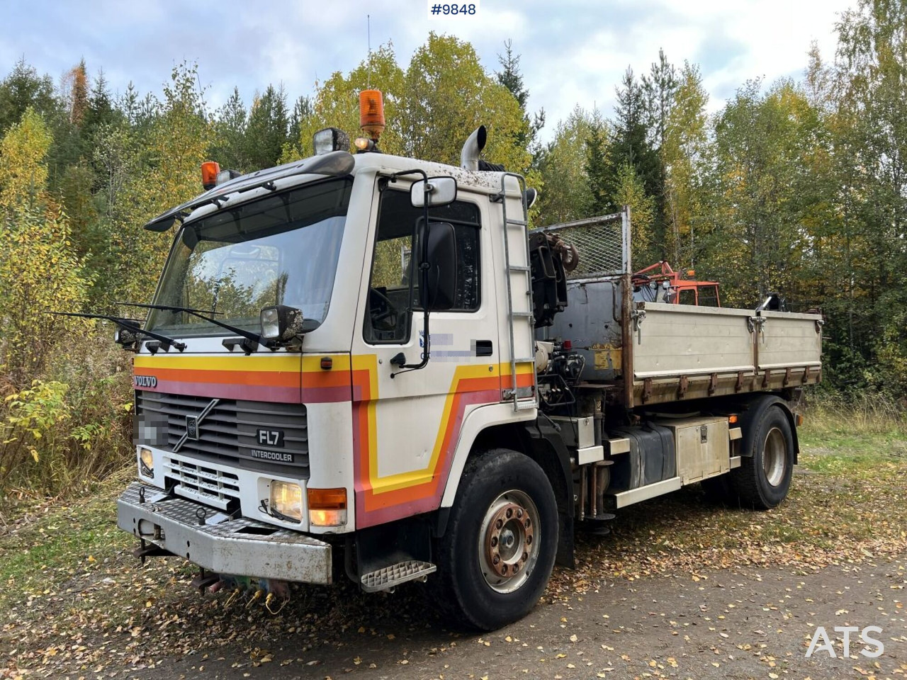 VOLVO FL7 4X2 Crane truck/Dump truck with Hiab071 crane - Billenőplatós teherautó, Darus autó: 1 kép. VOLVO FL7 4X2 Crane truck/Dump truck with Hiab071 crane - Billenőplatós teherautó, Darus autó: 1 kép.