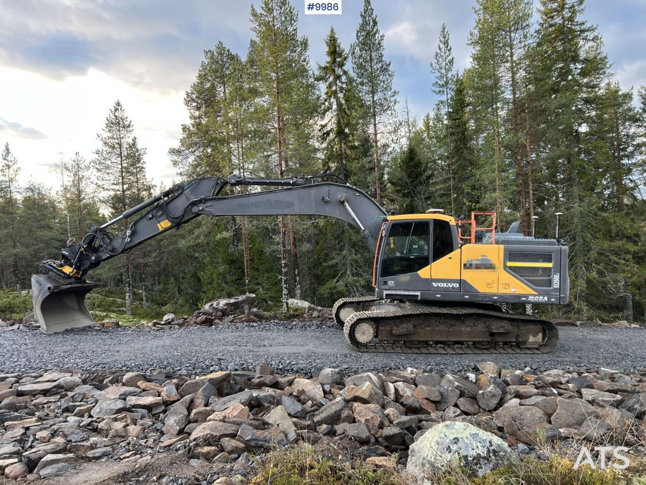 Volvo EC250EL Excavator with MOBA Excavation System, Rotor, and Bucket - Lánctalpas kotró: 1 kép. Volvo EC250EL Excavator with MOBA Excavation System, Rotor, and Bucket - Lánctalpas kotró: 1 kép.