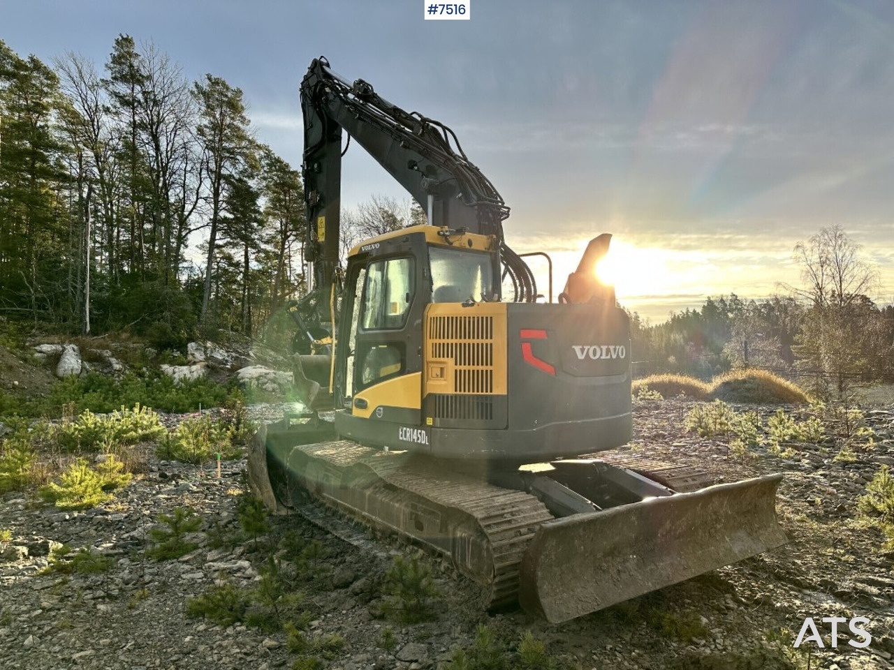 Volvo ECR145DL Crawler excavator with rotor and buckets - Lánctalpas kotró: 5 kép. Volvo ECR145DL Crawler excavator with rotor and buckets - Lánctalpas kotró: 5 kép.