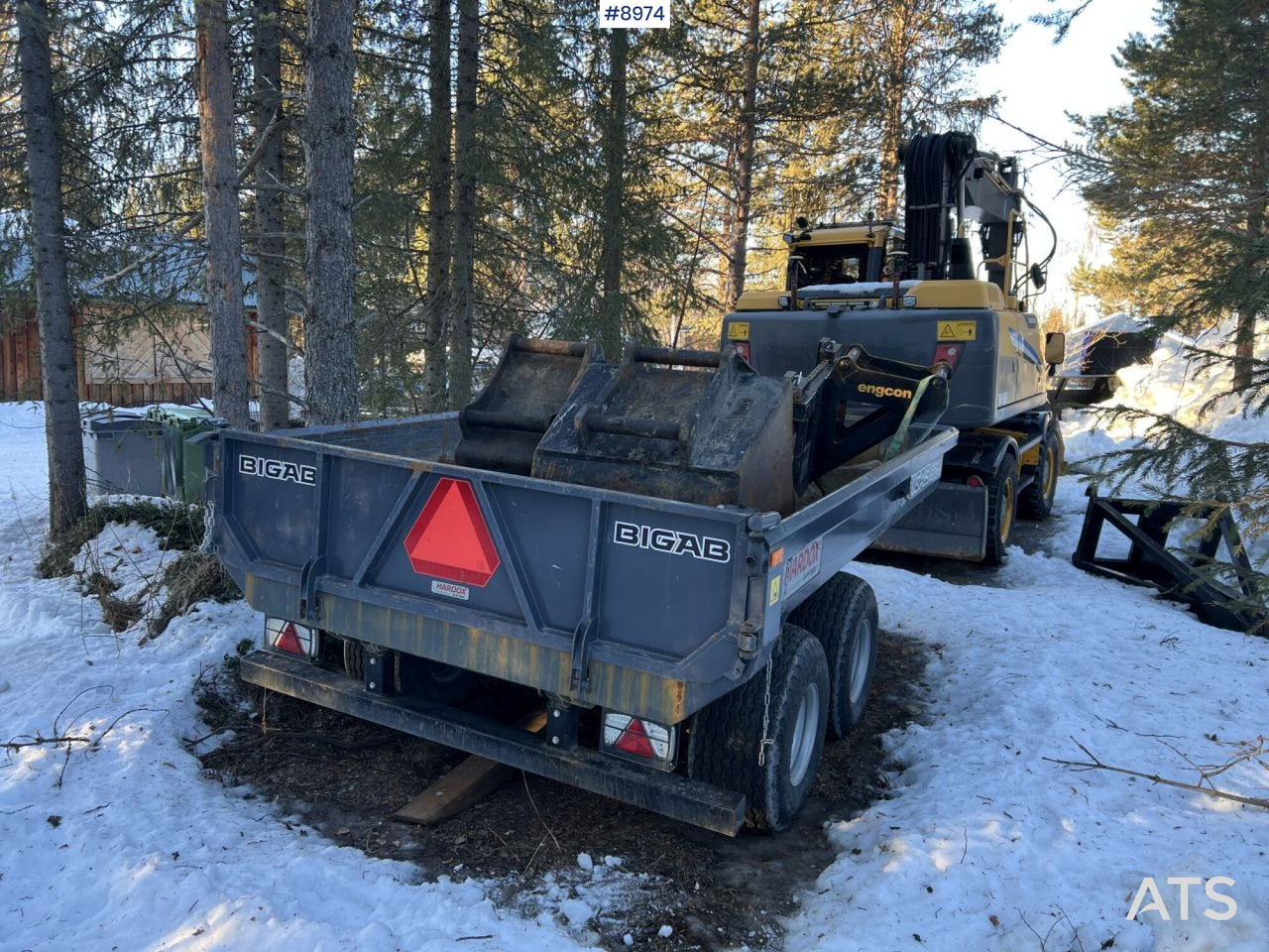 Volvo EW 160 D with Digging System, Tipper and Attachments - Gumikerekes kotró: 5 kép. Volvo EW 160 D with Digging System, Tipper and Attachments - Gumikerekes kotró: 5 kép.