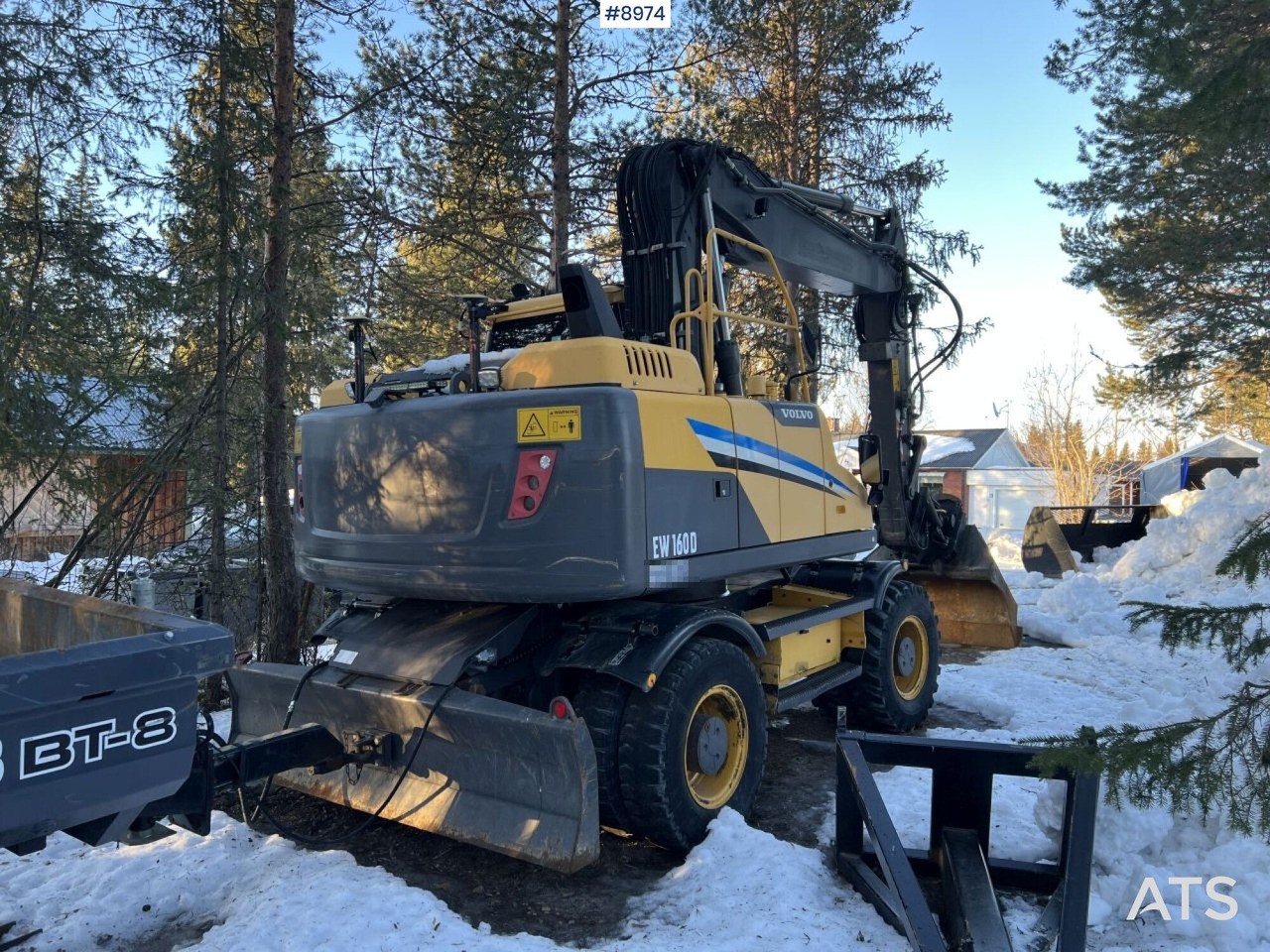 Volvo EW 160 D with Digging System, Tipper and Attachments - Gumikerekes kotró: 4 kép. Volvo EW 160 D with Digging System, Tipper and Attachments - Gumikerekes kotró: 4 kép.