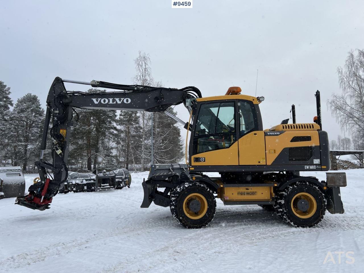 Volvo EW160 D Wheeled excavator (VIDEO) - Gumikerekes kotró: 1 kép. Volvo EW160 D Wheeled excavator (VIDEO) - Gumikerekes kotró: 1 kép.
