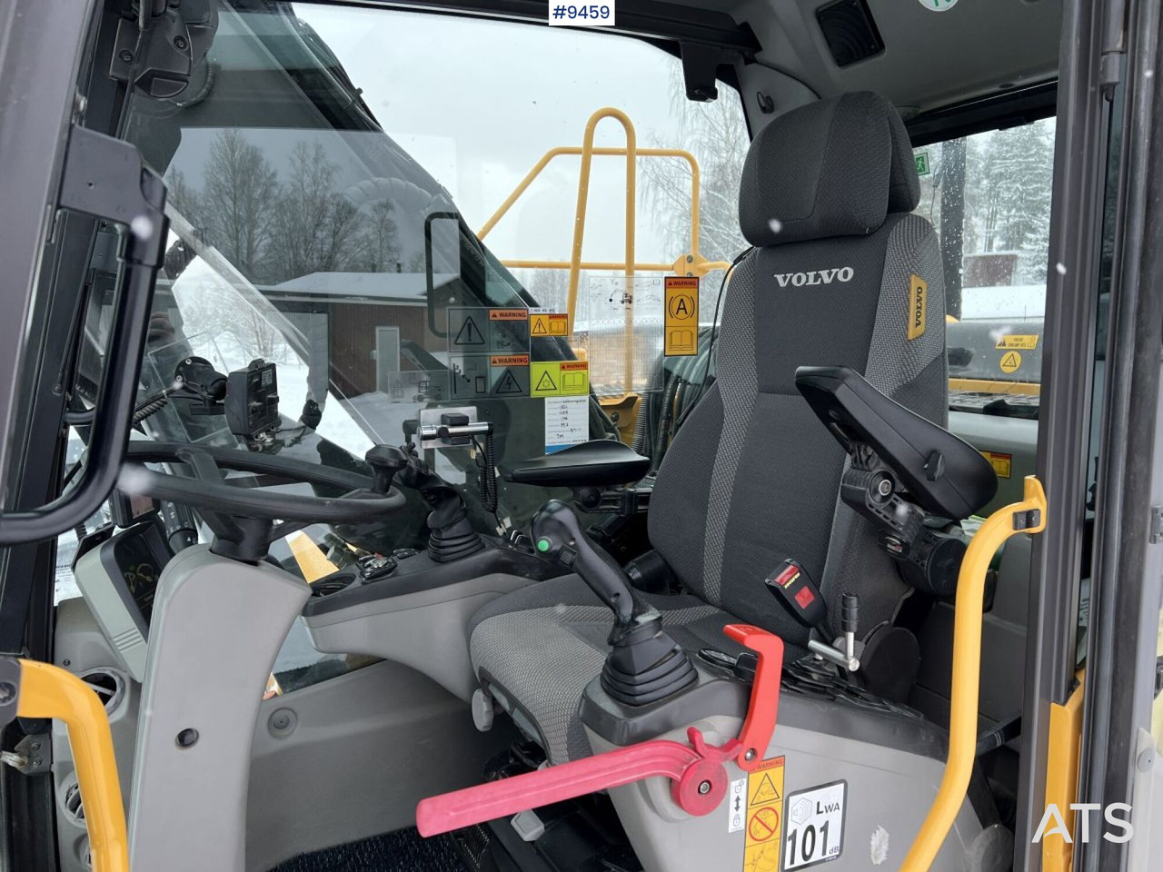 Volvo EW160 D Wheeled excavator (VIDEO) - Gumikerekes kotró: 5 kép. Volvo EW160 D Wheeled excavator (VIDEO) - Gumikerekes kotró: 5 kép.