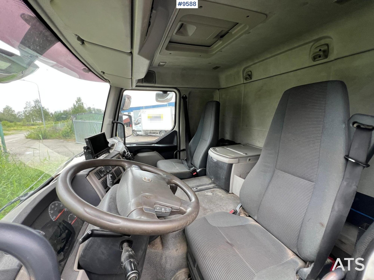 Volvo FL 280 4x2 Box Truck with loading ramps - Dobozos felépítményű teherautó: 5 kép. Volvo FL 280 4x2 Box Truck with loading ramps - Dobozos felépítményű teherautó: 5 kép.
