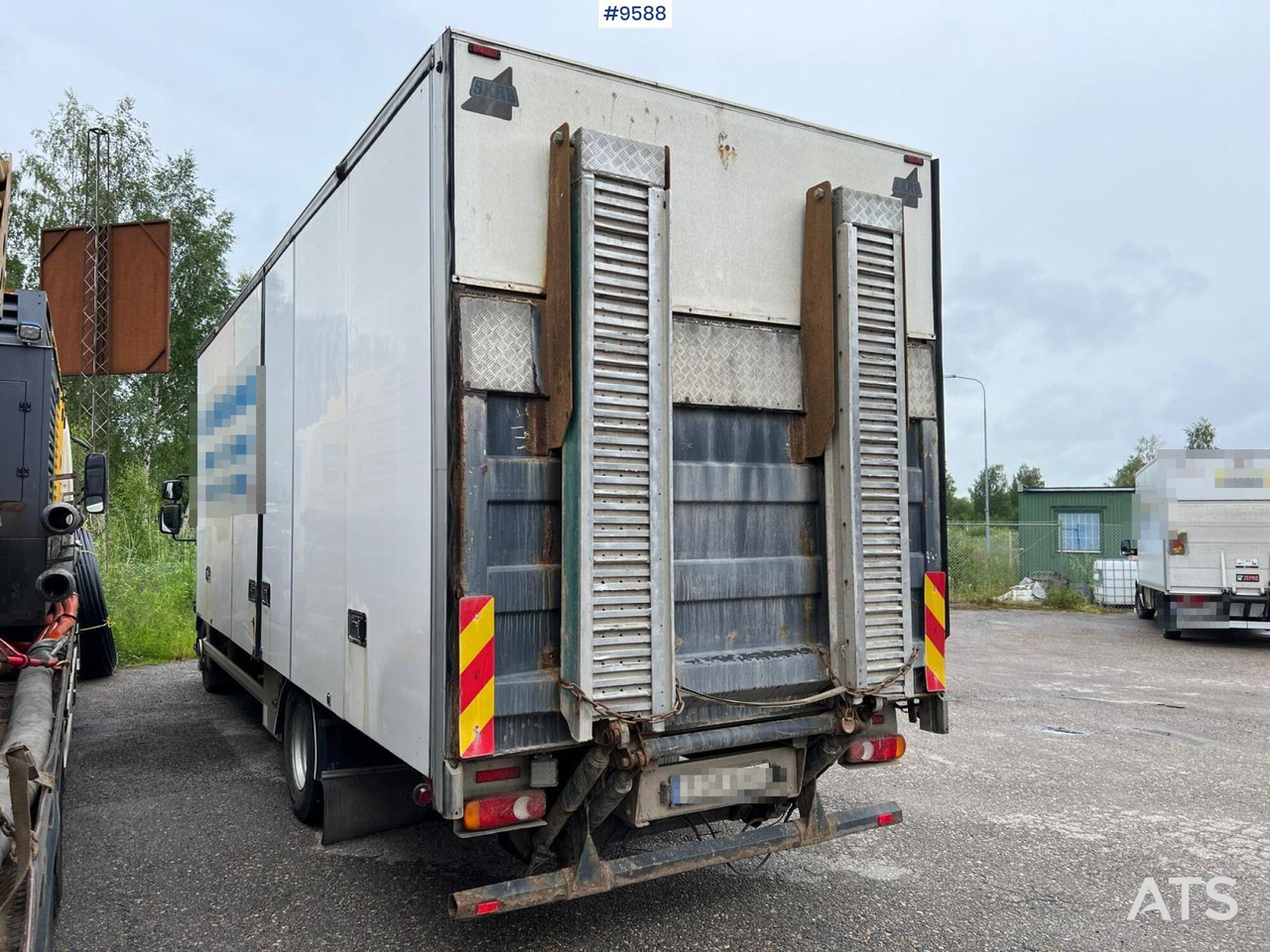 Volvo FL 280 4x2 Box Truck with loading ramps - Dobozos felépítményű teherautó: 4 kép. Volvo FL 280 4x2 Box Truck with loading ramps - Dobozos felépítményű teherautó: 4 kép.
