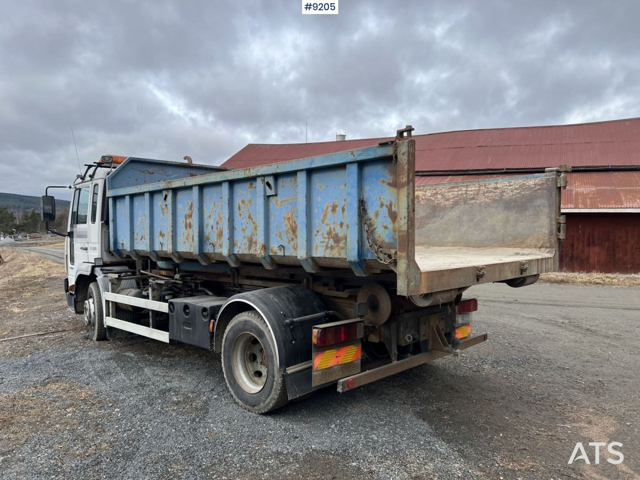 Volvo FL 6 4X2 Truncated hooklift with flatbed - Horgos rakodó teherautó: 3 kép. Volvo FL 6 4X2 Truncated hooklift with flatbed - Horgos rakodó teherautó: 3 kép.