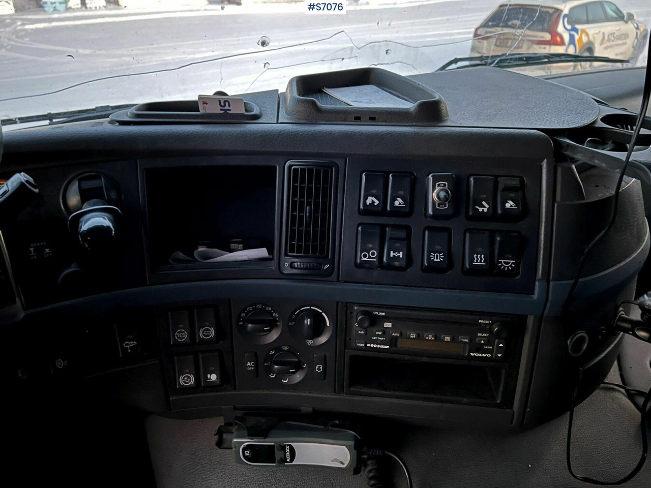 Darus autó Volvo FM 400 6*2 Crane Truck with tiltable flatbed Palfinger PK16502: 11 kép.