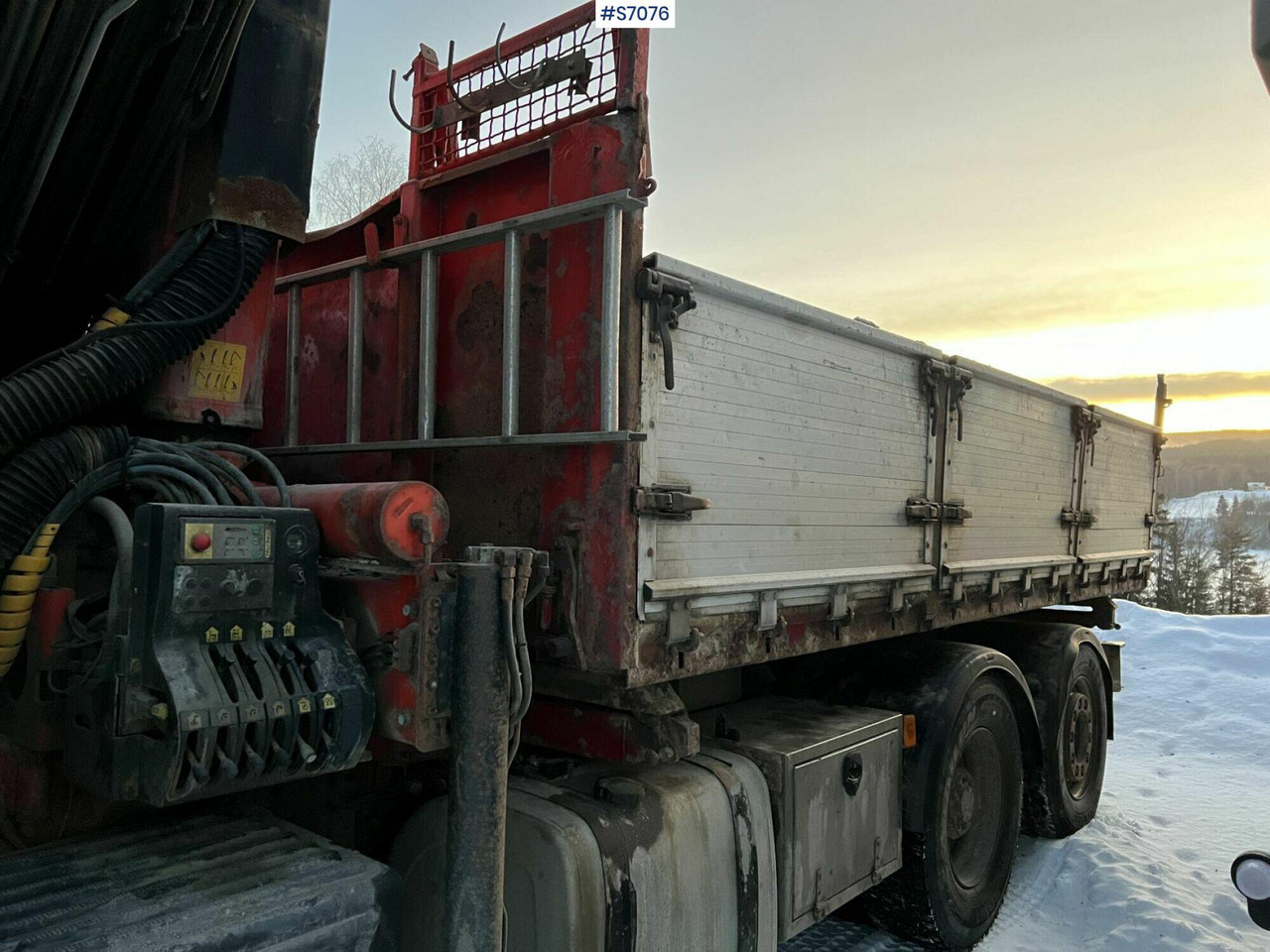 Interior photo 1: Darus autó Volvo FM 400 6*2 Crane Truck with tiltable flatbed Palfinger PK16502