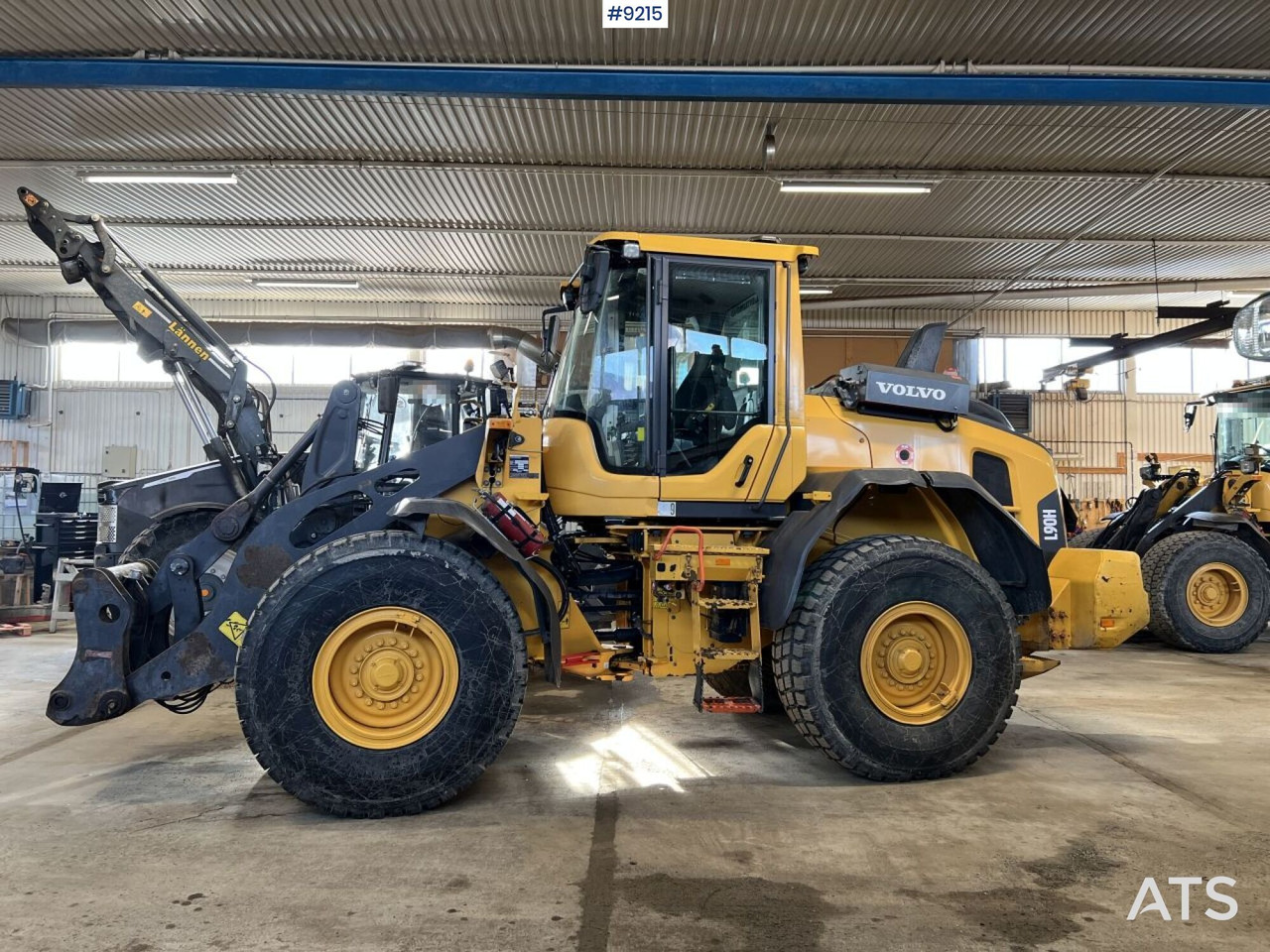 Volvo L 90 H Wheel loader (VIDEO) - Gumikerekes homlokrakodó: 1 kép. Volvo L 90 H Wheel loader (VIDEO) - Gumikerekes homlokrakodó: 1 kép.