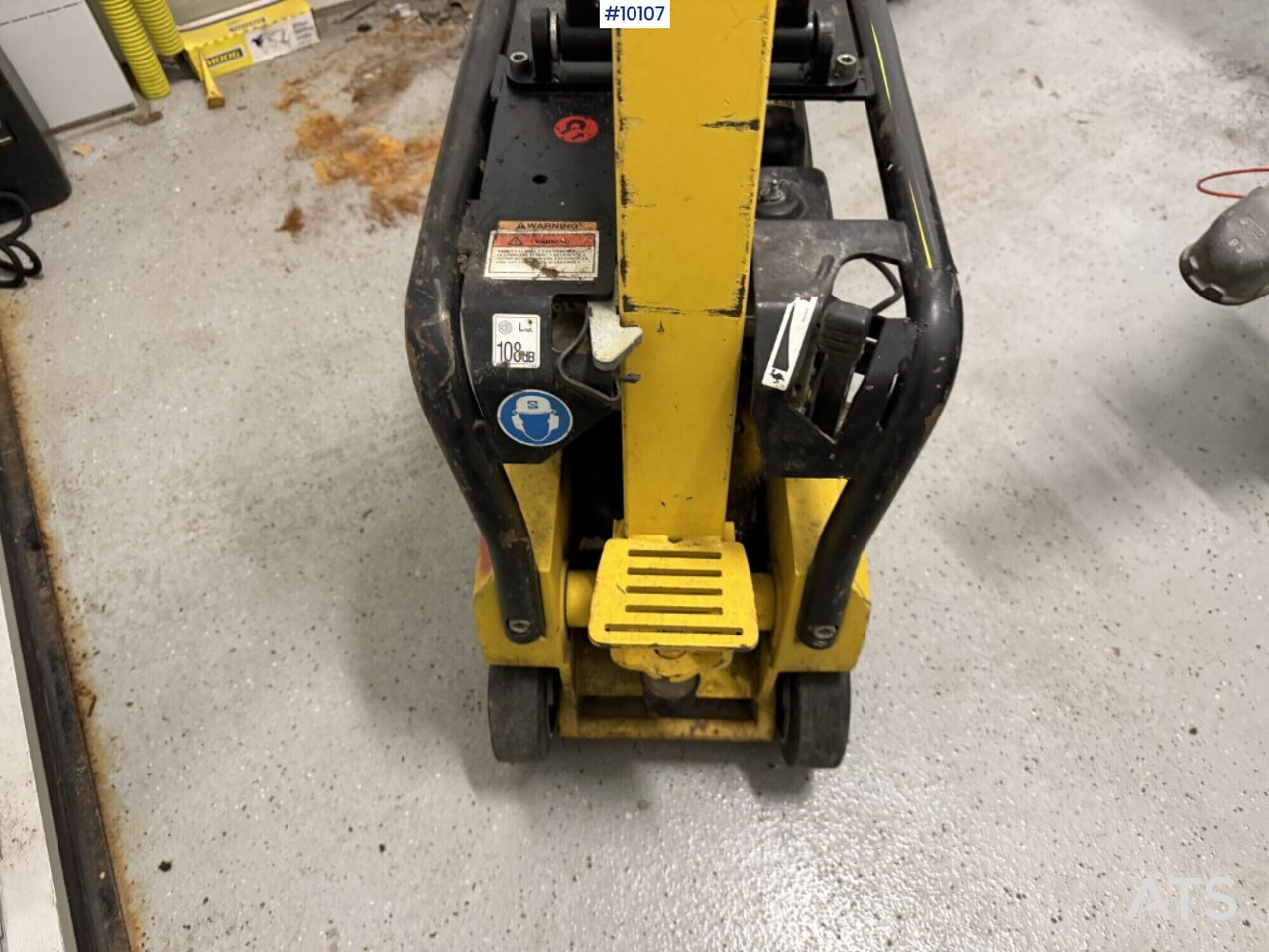 Wacker Neuson BPU 2040A plate compactor - Lapvibrátor: 5 kép. Wacker Neuson BPU 2040A plate compactor - Lapvibrátor: 5 kép.